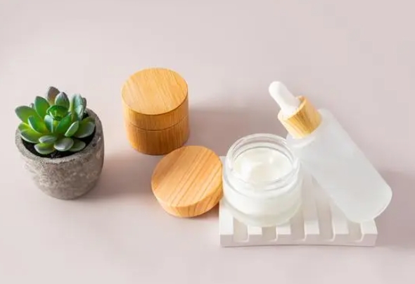 如何正确选择化妆品？挑选化妆品时需要注意以下几点