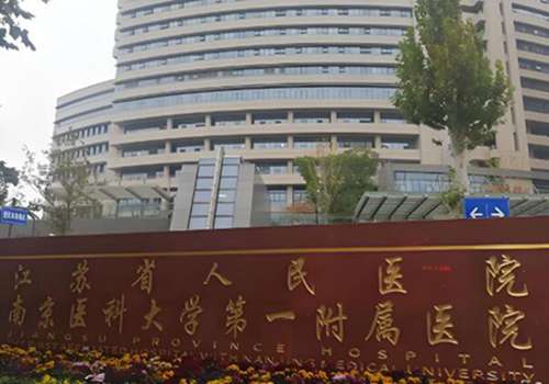 南京隆胸哪家整形医院好？前五医院名单叠加出圈啦